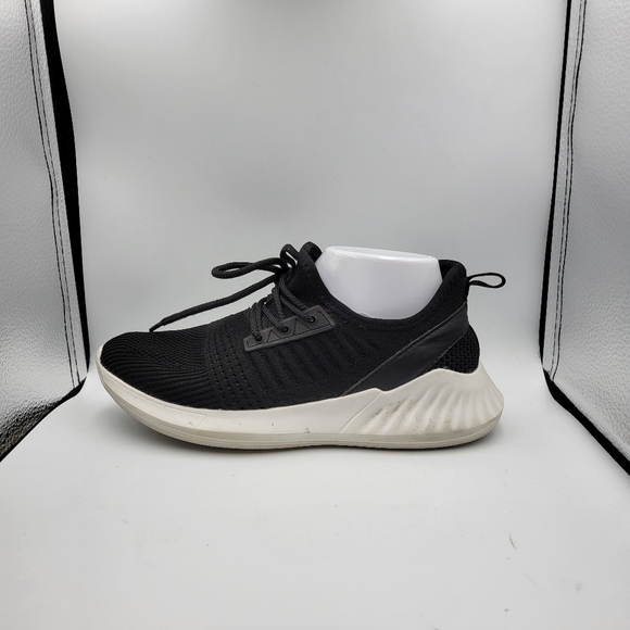 Black Dri-Fit Laced Sneakers with White Soles Sz 8 - Picture 5 of 10